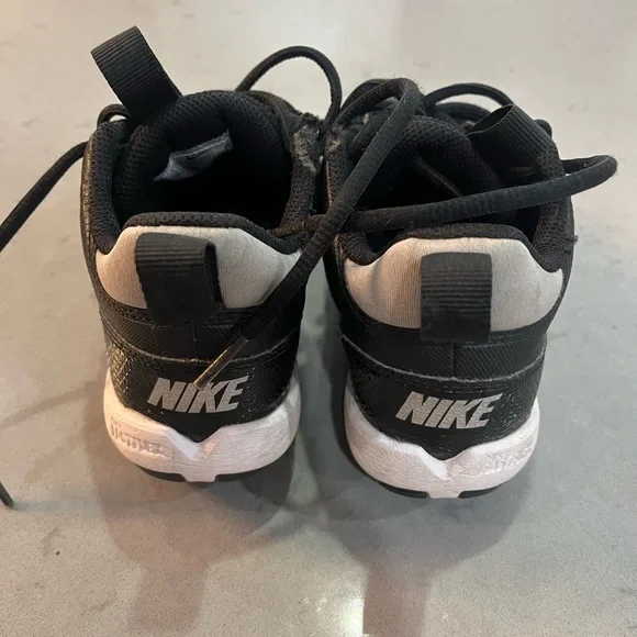 Nike Kids football cleats Black and White - Picture 3 of 5